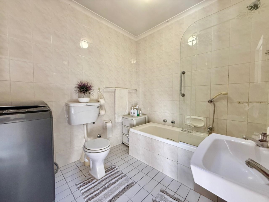 2 Bedroom Property for Sale in Table View Western Cape
